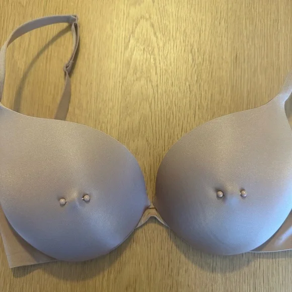 SKIMS pierced nipple bra. Worn once - Picture 8 of 8